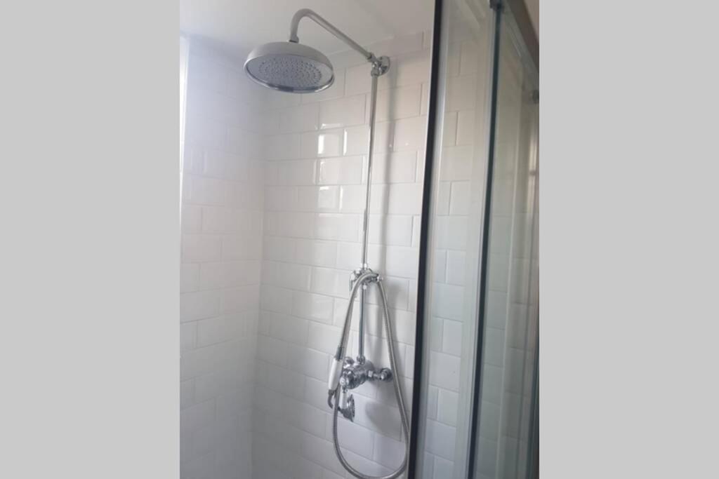 Lovely 2 Bedroom Flat Wifi Close To The Beach Bournemouth Exterior foto