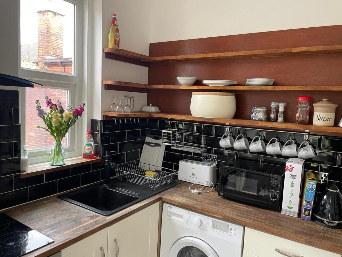 Lovely 2 Bedroom Flat Wifi Close To The Beach Bournemouth Exterior foto