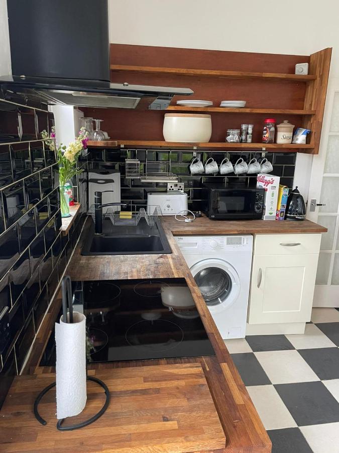 Lovely 2 Bedroom Flat Wifi Close To The Beach Bournemouth Exterior foto